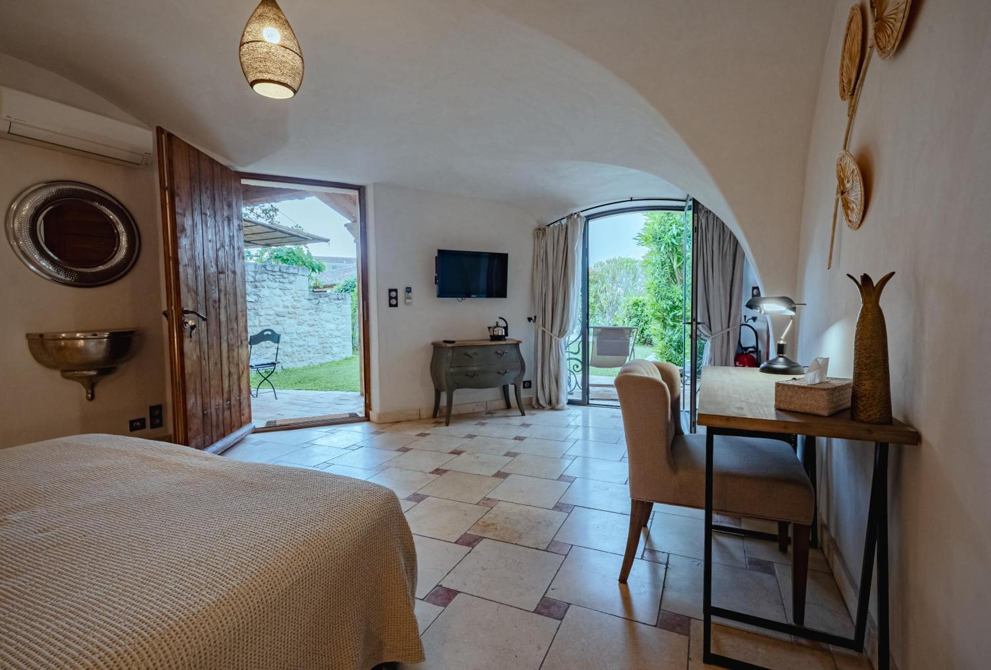 La Belle Vie Hotel Saint-Hilaire-d'Ozilhan Luaran gambar