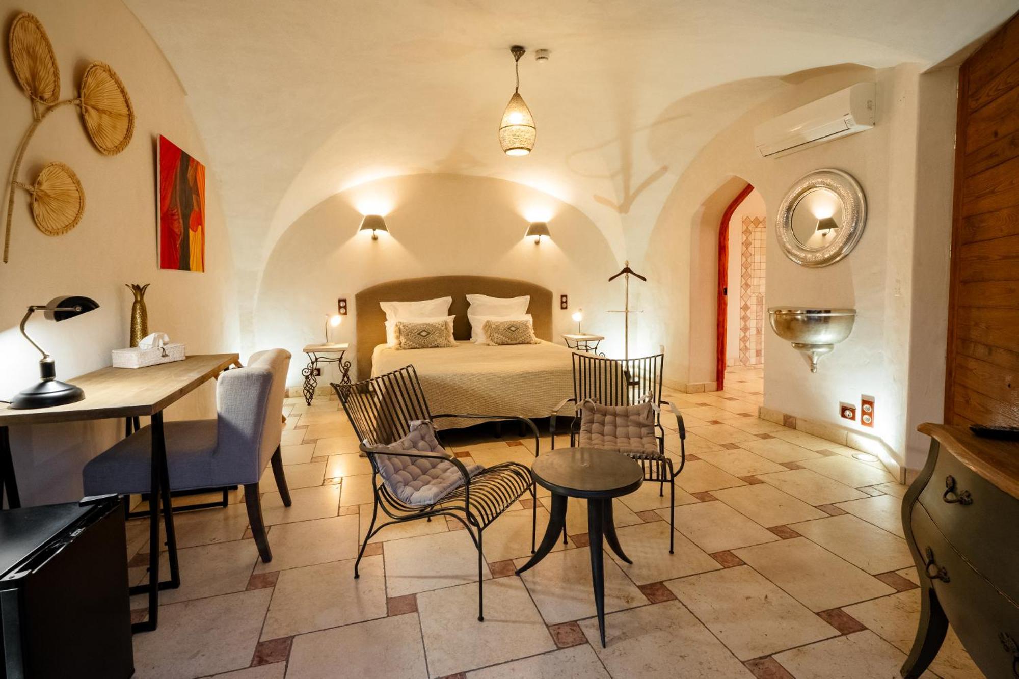 La Belle Vie Hotel Saint-Hilaire-d'Ozilhan Luaran gambar